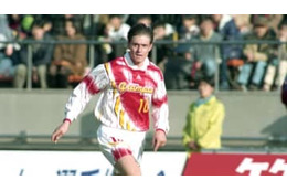 Jリーグのガチ伝説！ ピクシーの「スーパー神ドリブル」 海外でまた話題に 画像