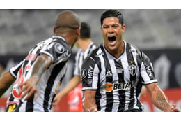 34歳フッキ、いまも「シュート力」が鬼！ 悪魔的一撃を突き刺す 画像