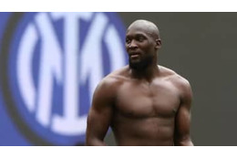 「ユナイテッドのルカク売却は理解不能」 Aヤングが首をかしげる 画像