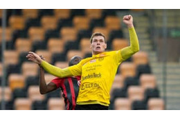 ゴールポスト破壊！北欧で話題のヘディングが決まる 画像