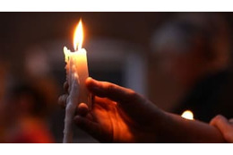 コロナで父と祖父を亡くした選手、勝利後の「膝歩き」を捧げる 画像