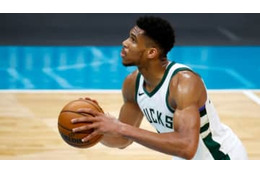 身長2メートル10センチ！NBAアデトクンボの「サッカースキル」がこちら 画像