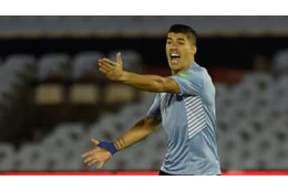 スアレスも抗議！W杯予選のVARで「重大誤審」…審判が無期限停止処分 画像