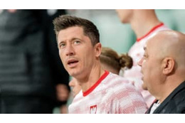 すげぇ！レヴァンドフスキ、話題の 「逆鬼曲がりシュート」がこれ 画像