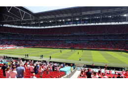 EURO2020、ウェンブリーのスタンドからファン落下…重体に 画像