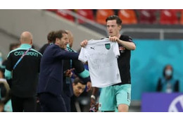 「兄貴と彼女に…」EURO2020で英雄ゴールのオーストリア代表FW、突然泣く 画像