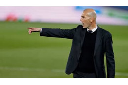 「来いよ」 怒るジダン、しつこい記者との“路上バトルシーン”がこれ 画像