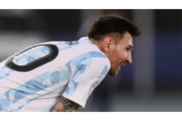 メッシが餌食に…因縁チリ戦で「メッシみたいな足技」をやられる 画像