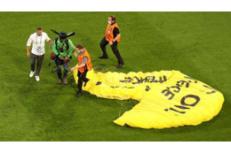 EURO2020の”パラシュート乱入者”、「狙撃される寸前」だった 画像