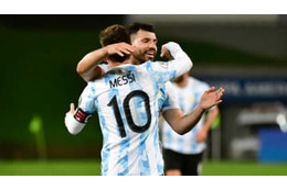 バルサでも実現！？メッシとアグエロ、親友コンビで奪った「超ループ」が最高だ 画像