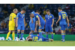 膝ぐにゃり…EUROで戦慄タックル、「一発レッドは馬鹿な判定」とリネカーが怒る 画像