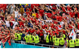  EURO2020で大バズり！ 一夜で有名人になったスイスファン、航空会社が神対応しちゃう 画像