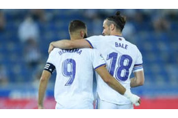 レアル復帰のベイル、開幕戦での強引シュートシーン 画像