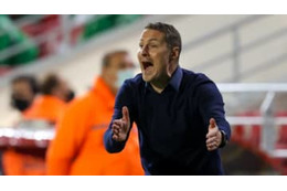 三好のアントワープ監督、なんと「裸」で記者会見！本人が理由を判明 画像