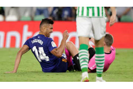 レアルMFカゼミロ、なんと主審にタックル！なぎ倒したシーンがこれ 画像