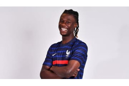 レアル移籍のカマヴィンガ、古巣に神対応！レアルユニ166枚を全スタッフに贈呈 画像