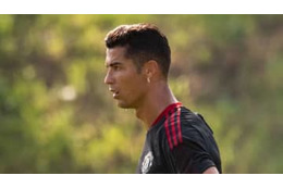 ロナウド、2400万円車で練習へ。親指立てる 画像