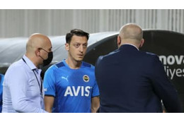 トルコ移籍のエジル、もう「クラブに不満」？退団の可能性が報道 画像