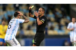 「おいおい、まだ選手来てねぇぞ！」ウルグアイの名審判、まさかの驚愕大ポカ 画像