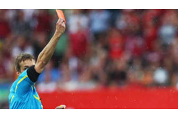 頭突きで審判の鼻をへし折る…愚行選手、2023年まで48試合出場停止、審判は手術 画像