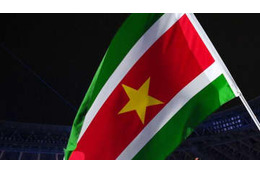 世界記録！60歳のスリナム副大統領、北米杯に出場…謎キープも話題。息子と交代に 画像