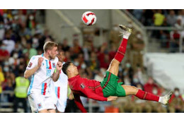 36歳ロナウド、代表戦でハットトリック！「伝説未遂の超バイシクル」がすごい 画像