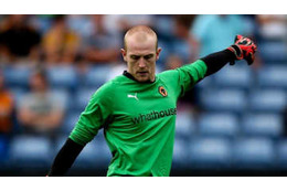 失点にキレたGK、ミスった味方をブン殴って一発退場！衝撃シーンがこれ 画像