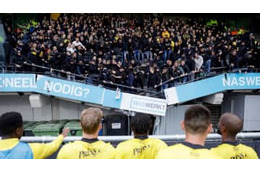 サッカーファンのジャンプでスタンド崩落…あわやの衝撃シーンがやばい 画像