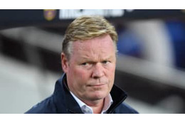  怒るファンに取り囲まれたクーマン監督 「ティックトック狙い」と批判 画像