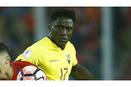 36歳FW“トゥカク”、無観客ならではの「スタンド乱入ゴールパフォ」が話題 画像