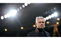 モウリーニョ、階段でぼっち飯を食う 画像