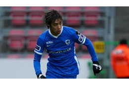 ヘンク伊東純也、やりたい放題！「股抜きからの鬼シュート」がえぐい 画像