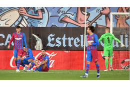 バルセロナ、楽勝のはずが23年ぶりの屈辱…デヨングは審判に怒り 画像