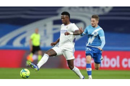 マラドーナか！レアルFWヴィニシウス 「伝説未遂の魔術ドリブル」がこれ 画像