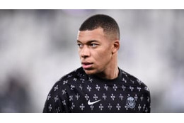 お値段30万円！エムバペが着た「DIORのセーター」 強烈デザインがすごい 画像