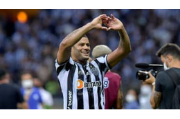 35歳フッキ、紳士…「全身緑色のファン」を感動させる 画像