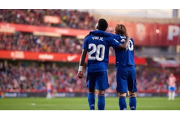 モドリッチ、天才グティの「変態パス」を再現！？カシージャスがザワつく 画像