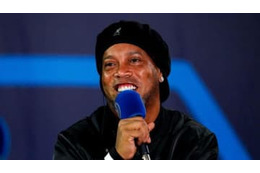 ロナウジーニョ、養育費未払いで再び逮捕か？ 画像