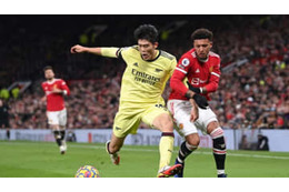 アーセナル冨安、ユナイテッド戦の物議シーンはなぜPKではないのか 画像