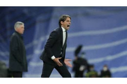 インザーギ監督、階段ですっ転ぶ 画像