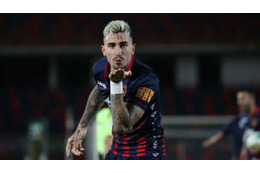 スタバ片手に160kmでアウディ爆走…23歳FW、解雇される 画像