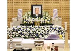 拉致家族の飯塚繁雄さん告別式 画像