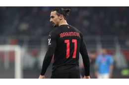 毎年恒例！イブラヒモヴィッチ 「メリクリ中指突き立て画像」を投稿 画像