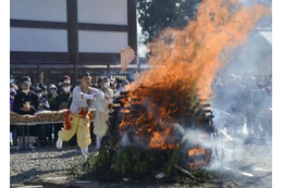成田山新勝寺でお焚き上げ 画像