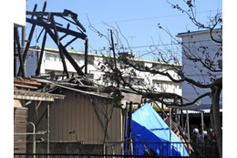 住宅火災、夫婦の安否不明 画像