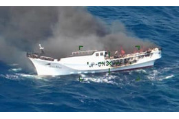 那覇沖で漁船火災、8人全員救助 画像