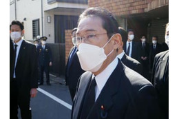 首相、石原さん死去で弔問 画像