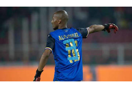 アフリカ杯の伝説的「ガムテープユニ」、オークションで販売！ 画像