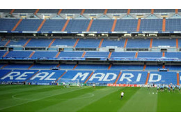 改装中のレアル本拠地ベルナベウ、「ナイトクラブのような照明」が話題に 画像