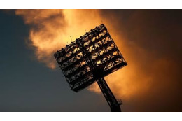 スペインでの試合中、スタジアムの照明が倒壊…1名が潰されて死去 画像